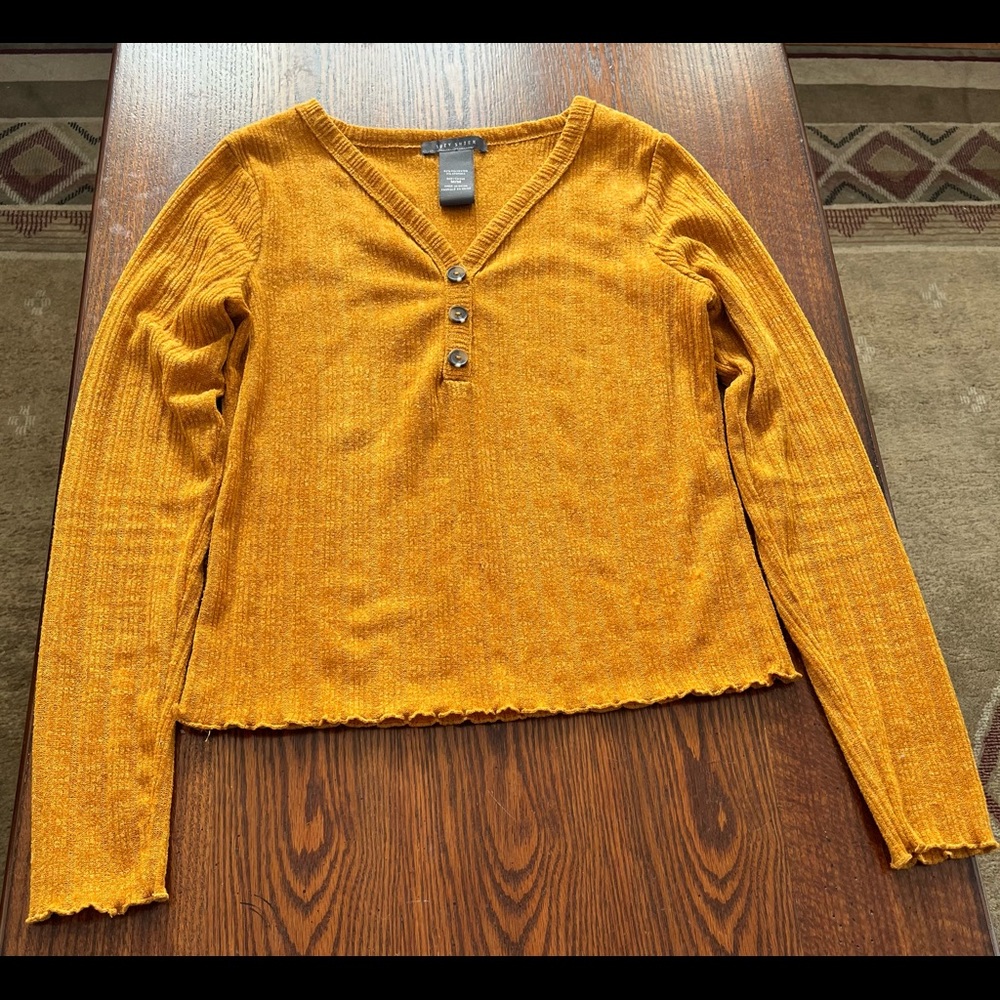 Suzy Shier Top - Picture 2 of 3